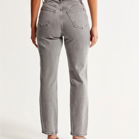 Curve Love Ultra High Rise 90s Straight Jean, Light with Criss-Cross Waistband - Picture 6 of 7